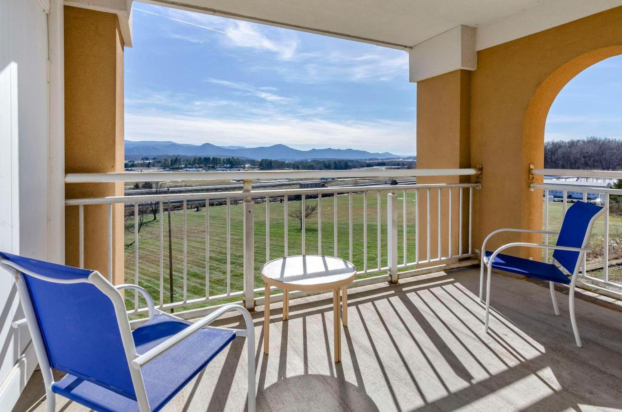 Comfort Inn & Suites Raphine - Lexington Near I-81 And I-64 Екстер'єр фото