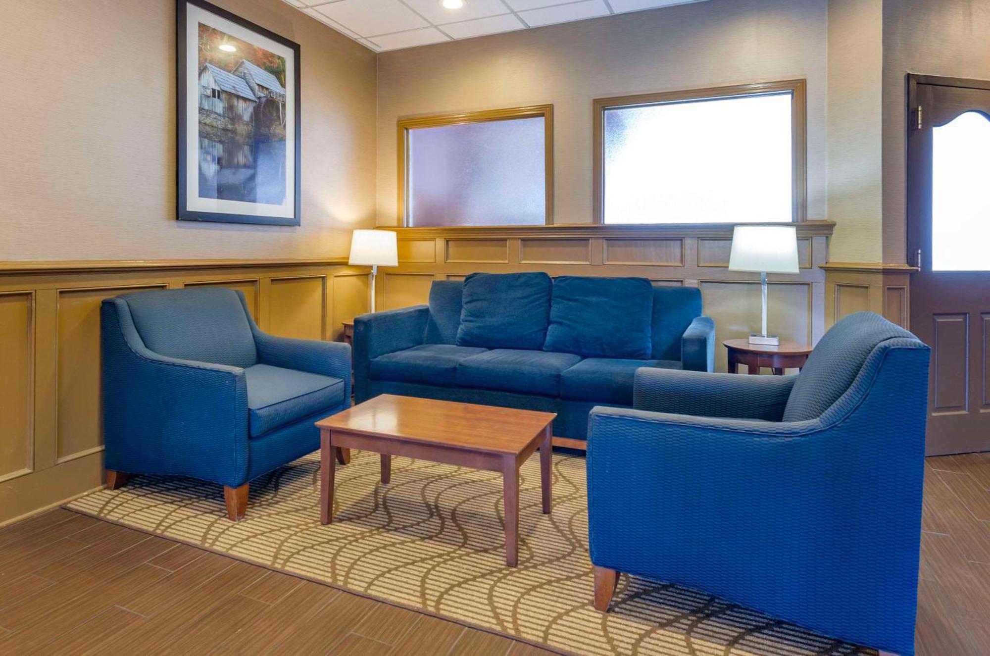 Comfort Inn & Suites Raphine - Lexington Near I-81 And I-64 Екстер'єр фото