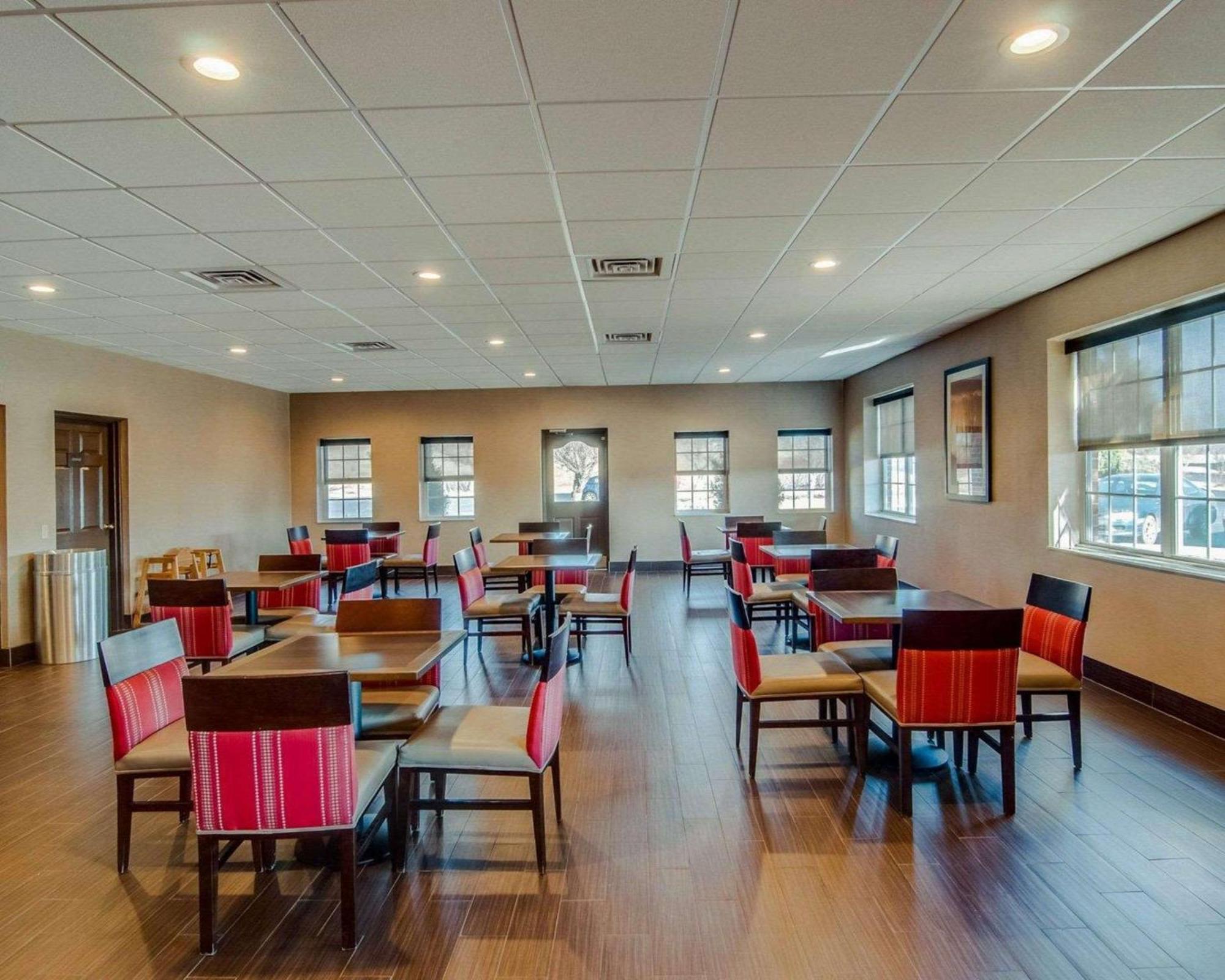 Comfort Inn & Suites Raphine - Lexington Near I-81 And I-64 Екстер'єр фото