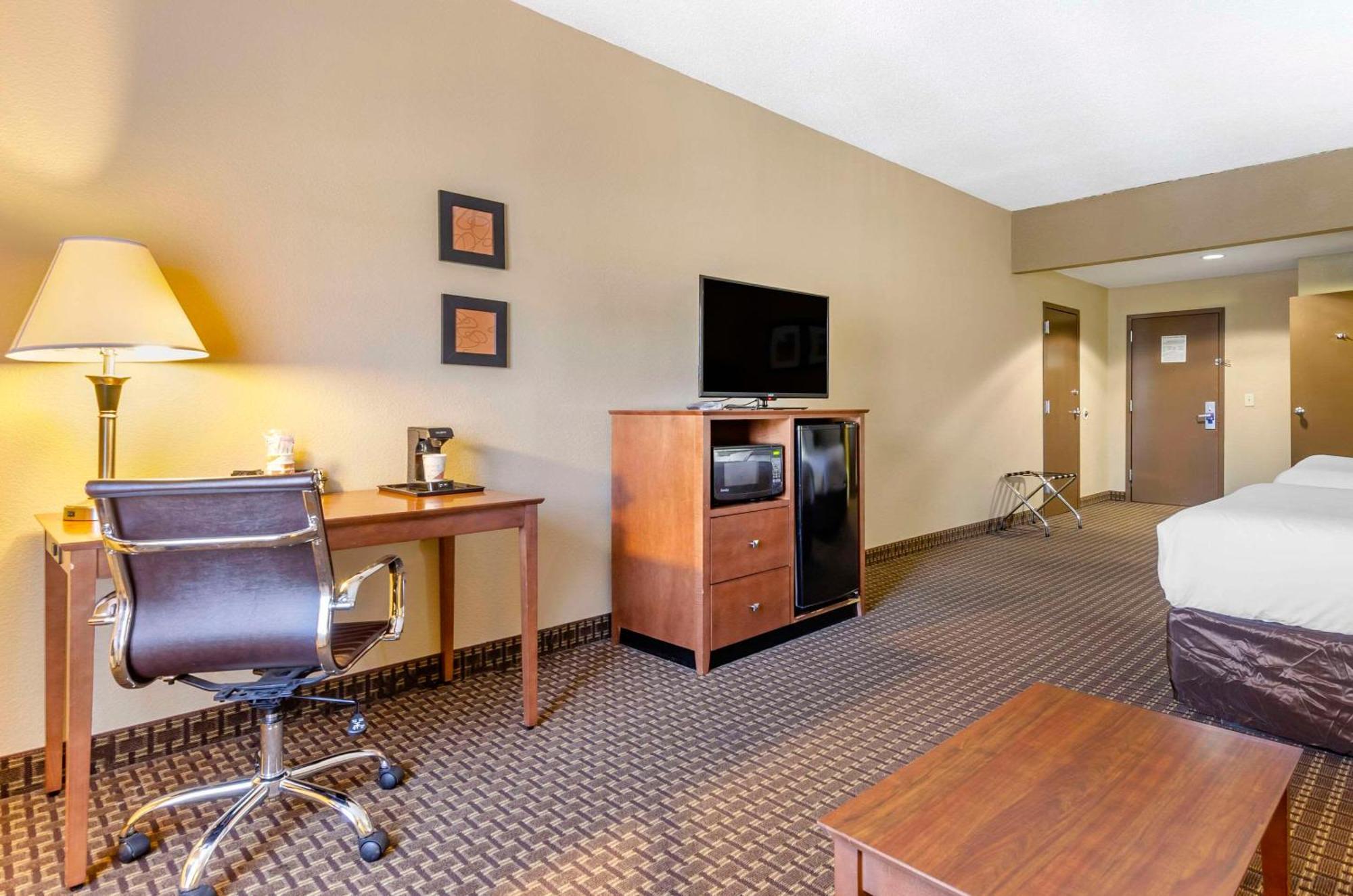 Comfort Inn & Suites Raphine - Lexington Near I-81 And I-64 Екстер'єр фото